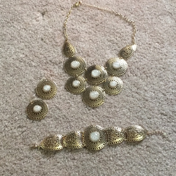 Avon Jewelry - Avon jewelry set